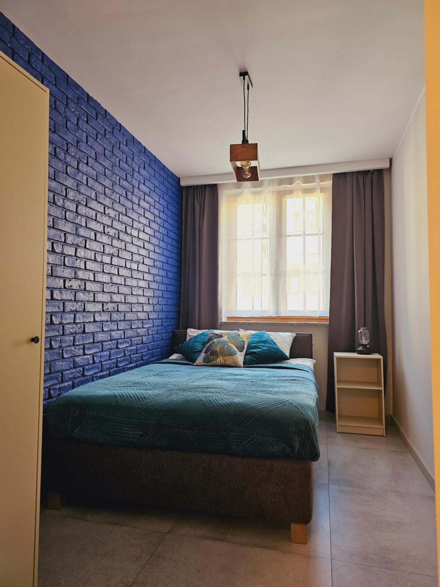 Krysztal A10, Garaz Apartment